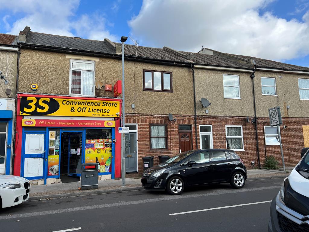 Lot: 29 - FREEHOLD GROUND RENTS - Mid Terraced building